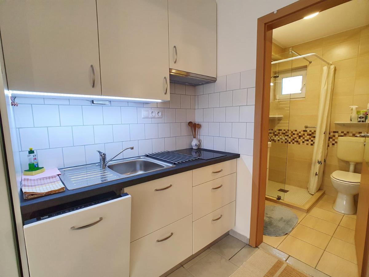 Krisztian Apartmanhaz Vonyarcvashegy Exterior photo