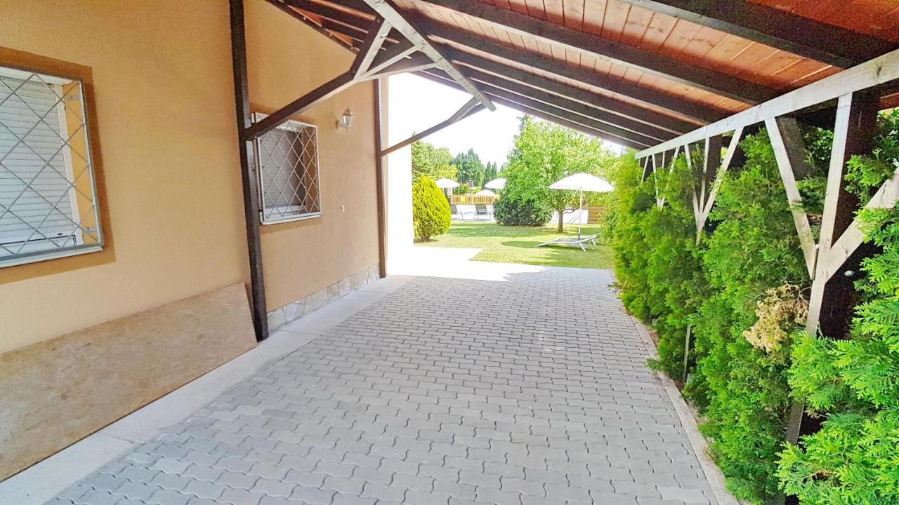 Krisztian Apartmanhaz Vonyarcvashegy Exterior photo